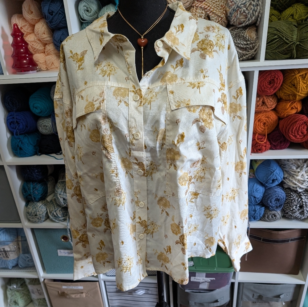 Woolrich women's vintage Cream Floral Button-Up Blouse with Gold Print-sz XXL